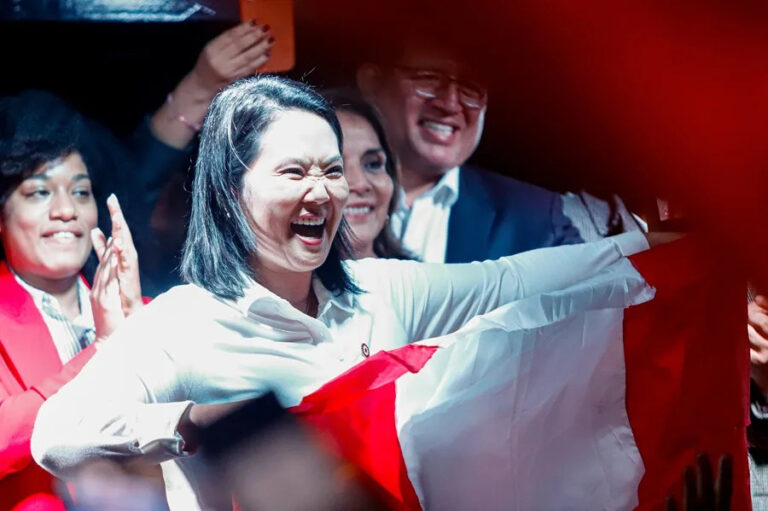 keiko-fujimori-peru-obtiene-recibe-credenciales-como-presidenta