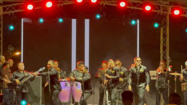 chiquito-team-band-inicia-fiestas-patronales-de-santiago-2026