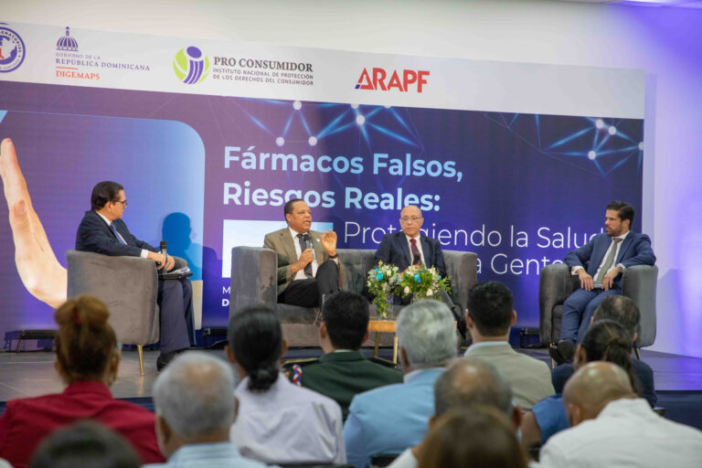 Gobierno ha enfrentado con éxito la falsificación y comercio ilícito de medicamentos, asegura el director de Pro Consumidor
