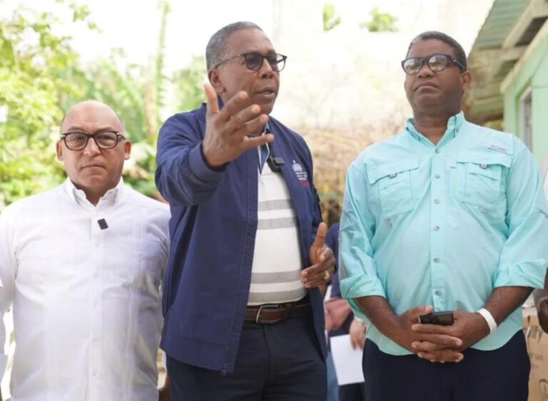 Gobierno invierte RD$15.8 millones en asistencia social y mejoramiento de viviendas en Samaná