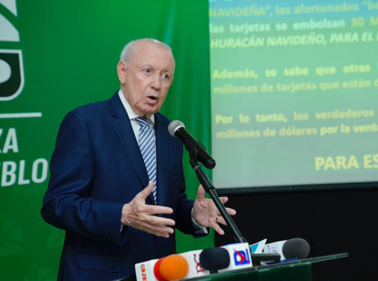 Los datos del Gobierno sobre la pobreza se contradicen: 4 de cada 10 hogares dominicanos reciben ayuda alimentaria, afirma Alburquerque