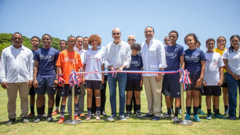 Presidente Abinader inaugura moderno Centro de Iniciación Deportiva
