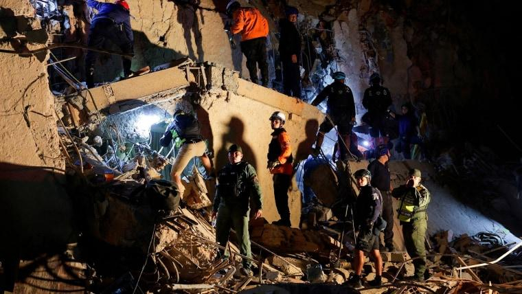 Rescatan a familia tras 12 días bajo los escombros de un edificio colapsado en La Guaira