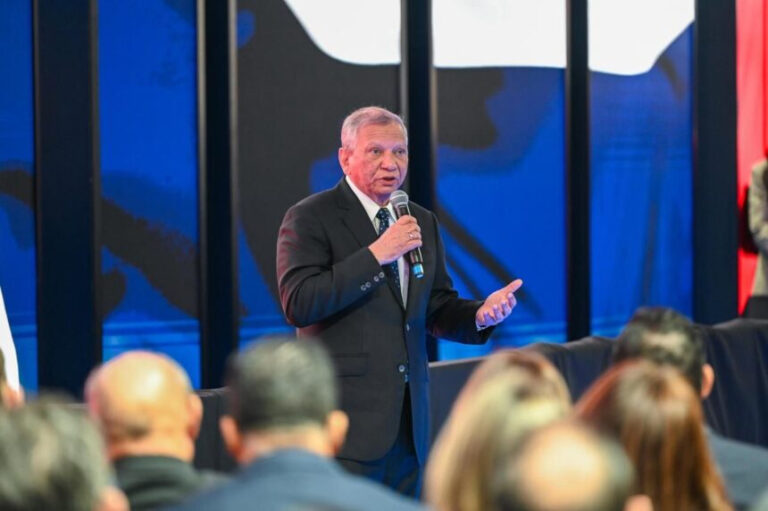 aguilera-felicita-a-atletas-dominicanos-por-historica-actuacion-en-santo-domingo-2026