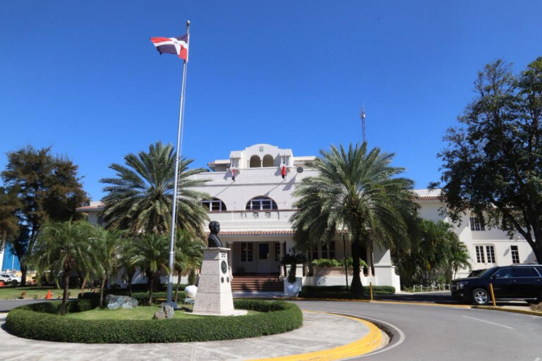 gobierno-dominicano-expulsa-a-nueve-diplomaticos-cubanos