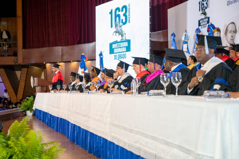 uasd-gradua-716-nuevos-profesionales,-«los-nuevos-restauradores-de-la-nacion»