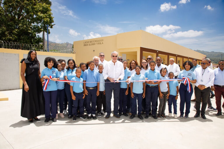 Abinader inaugura liceo en San Juan y encabeza graduación abinader-inaugura-liceo-en-san-juan-y-encabeza-graduacion