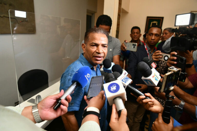 Denuncian autobuses importados sin impuestos para el transporte público terminaron en manos privadas