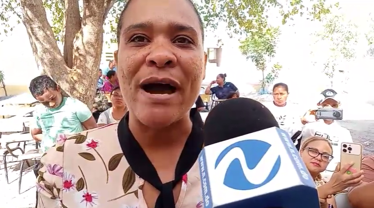 Denuncian que estudiantes reciben clases bajo un árbol en centro educativo de Azua