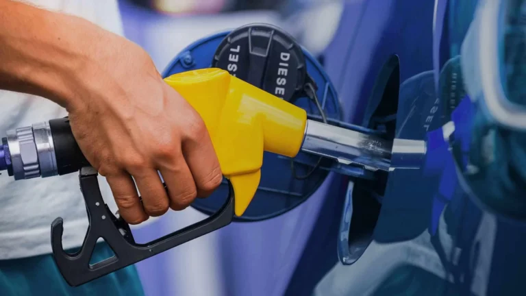 Gobierno aumenta RD$3 a gasolina y gasoil regular