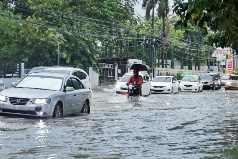 Aumentan provincias en alerta por onda tropical