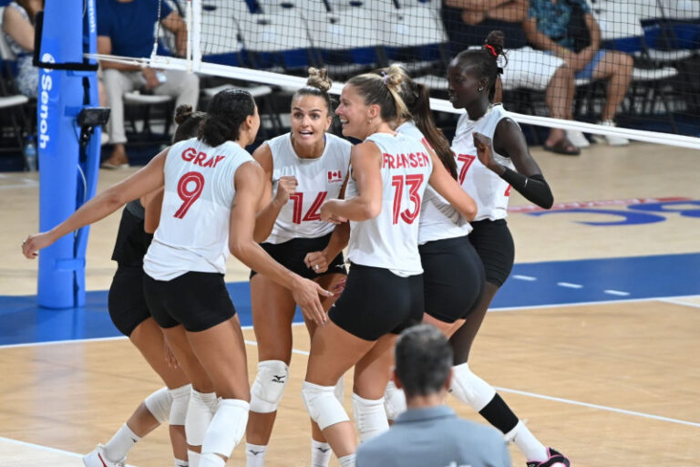 Canadá derrota a Estados Unidos 3-2 y gana grupo A, avanza directo a semifinales