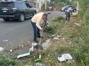 Continua de manera exitosa Operativo Limpieza-Salud en Tamboril; alcalde Anyolino Germosén se integra a las labores