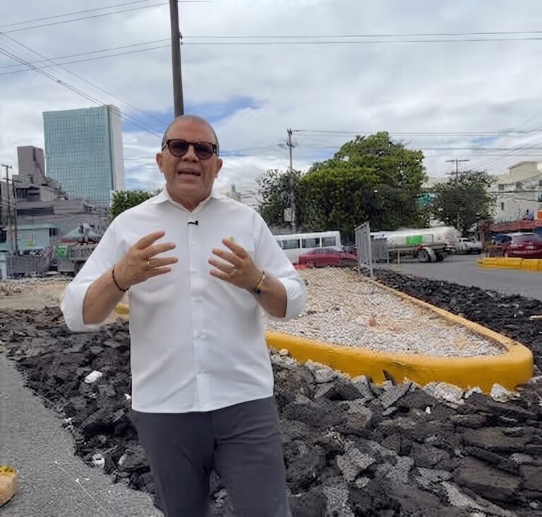 Rafael Castillo cuestiona reducción de la avenida Mella y llama a priorizar la movilidad en Santo Domingo Este