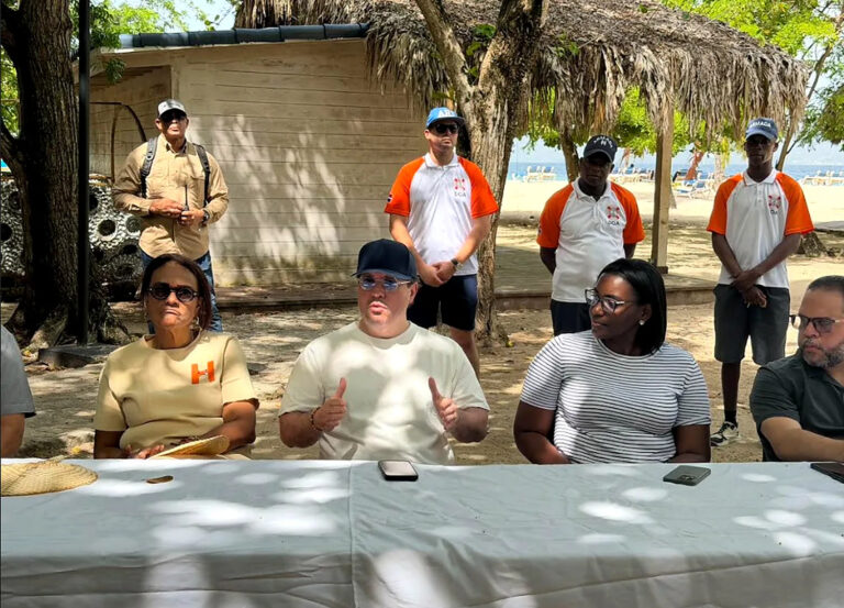 Alejandro Campos anuncia reparación del muelle de Cayo Levantado a partir de este martes