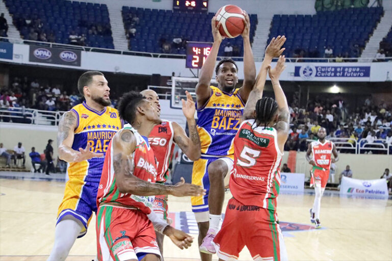 Bameso se impuso al Mauricio Báez para su primera victoria en el Torneo de Baloncesto Superior del Distrito Nacional