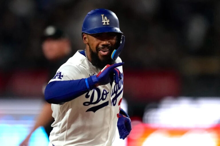 Dodgers vencen 6-3 a los Rojos con un jonrón de 3 carreras de Teoscar Hernández
