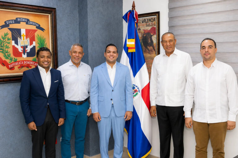 Elmerk Jonas anuncia primer Foro Legislativo Plus tras reunirse con senadores