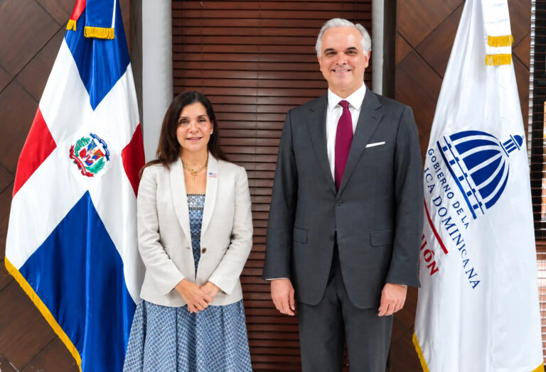 Luis Miguel De Camps y Leah Campos abordan cooperación educativa entre RD y Estados Unidos