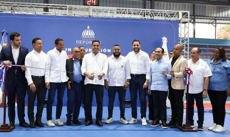 Ministro Kelvin Cruz entrega multiuso Antonio Duvergé del sector Honduras