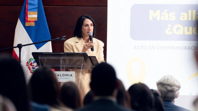 OPS reconoce iniciativas y labor de la primera dama en concientización y atención del cáncer infantil