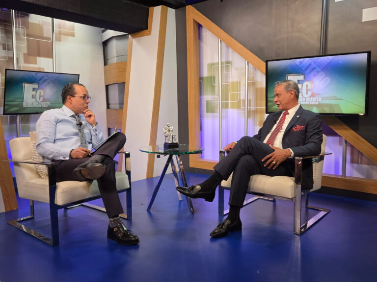 Robinson Díaz: “Collado con 55% duplica a la oposición; será presidente; tiene 80% del PRM; Abinader será arbitro”