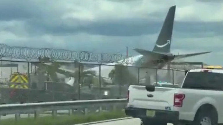 VIDEO: Avión de carga se accidenta en el aeropuerto de Miami con llamas visibles en el aire