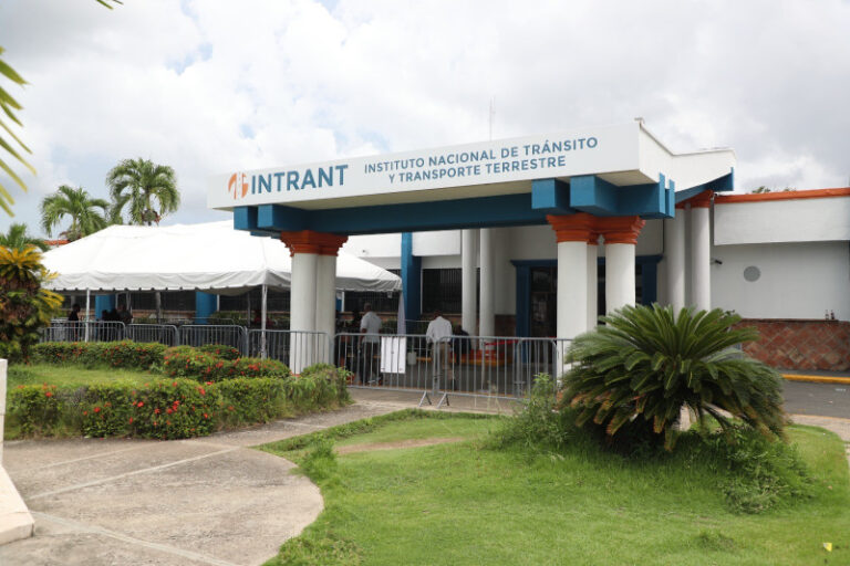 Intrant establece mecanismos de resarcimiento para mayores e 65 años por vigencia de licencia