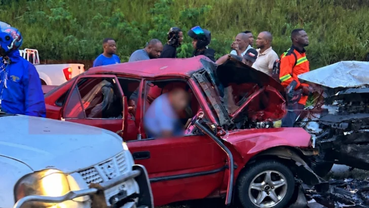 Cinco fallecidos en choque entre tres vehículos en la Circunvalación de Santo Domingo