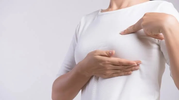 Cáncer de mama inflamatorio puede avanzar rápidamente sin presentar un bulto