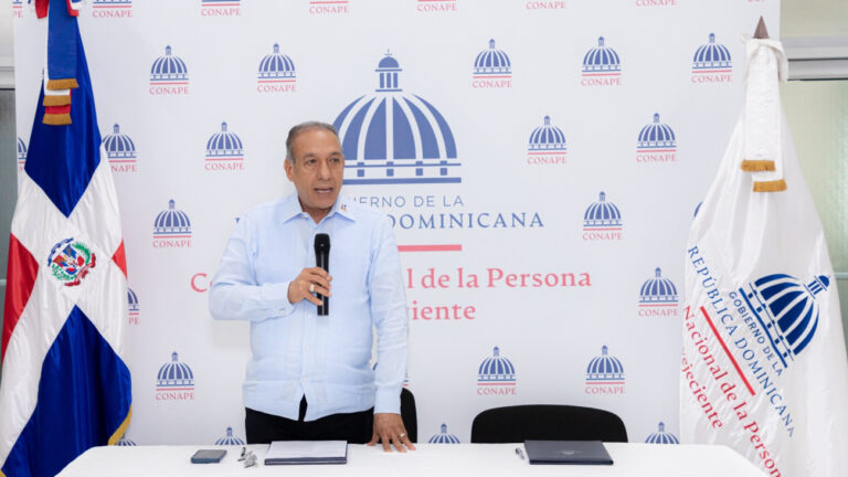 CONAPE fortalece la atención integral a adultos mayores con programas de cuidados y asistencia social
