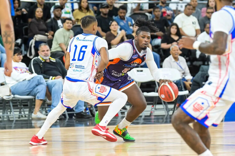 El club Los Prados elevó su invicto a 6-0 en el Torneo de Baloncesto Superior del Distrito luego de vencer al conjunto de San Lázaro