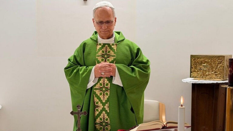 El Papa León XIV celebra la misa en el hospital Gemelli