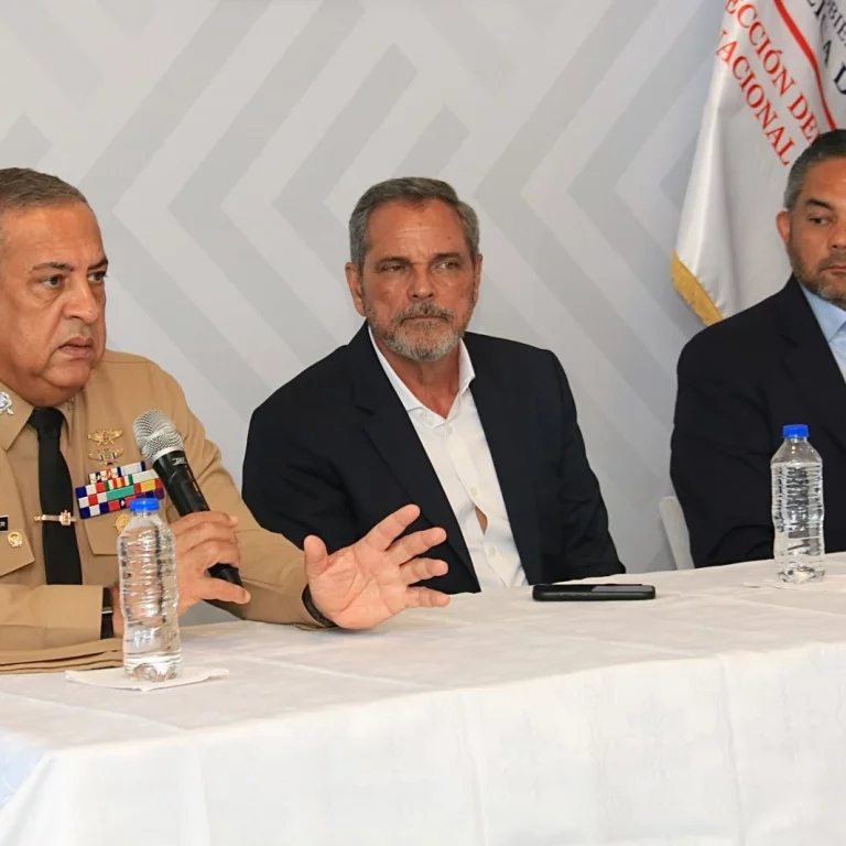 Migración y MLB procuran agilizar permisos a prospectos extranjeros