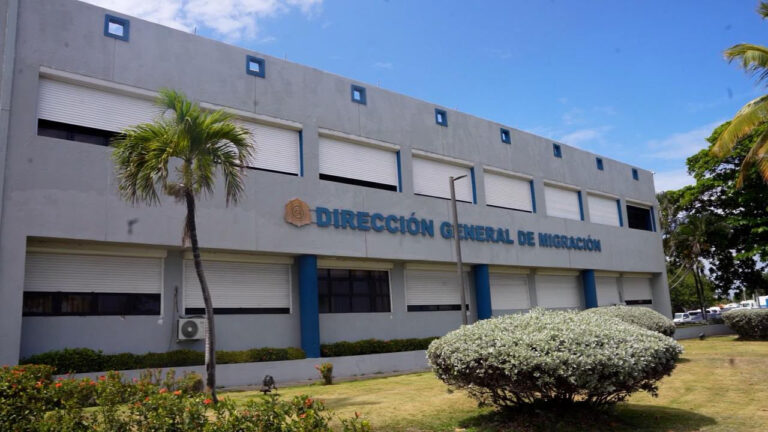 Tribunal impone tres meses de prisión preventiva a inspector de Migración por permitir salidas irregulares en el AILA*
